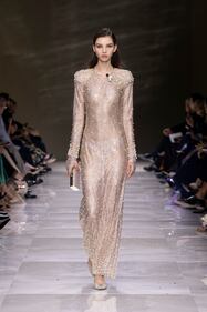 Armani veste le donne di perle e per i suoi 90 anni si regala uno storico palazzo nel cuore di Parigi 14