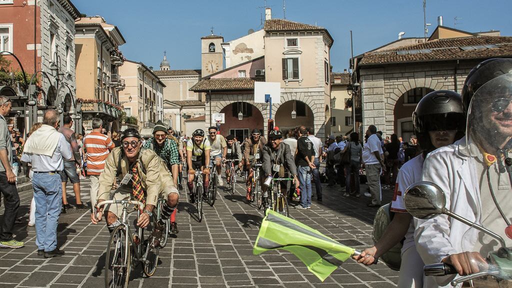 "Avanti merd...": tutti a pedalare alla Coppa Cobram del Garda