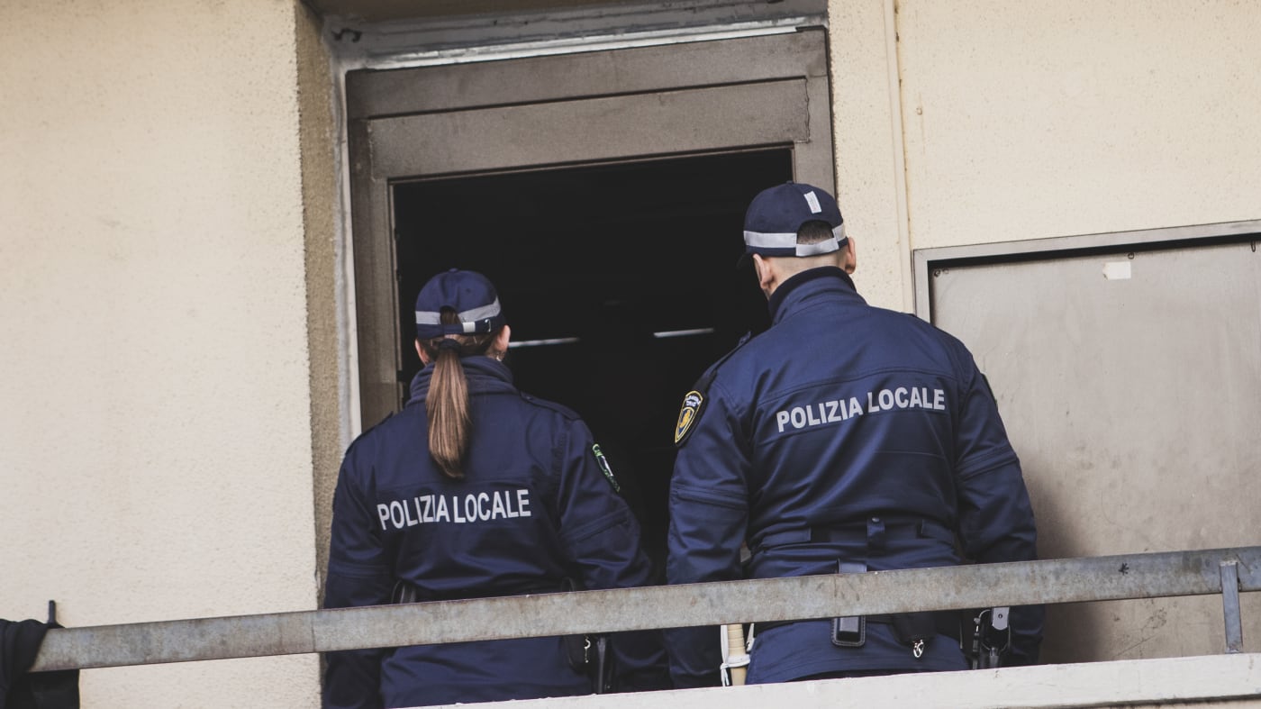 Occupa una casa, arrestato grazie al dl Sicurezza. Ma la toga lo libera: “Non è grave”