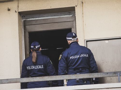 Occupa una casa, arrestato grazie al dl Sicurezza. Ma la toga lo libera: “Non è grave”