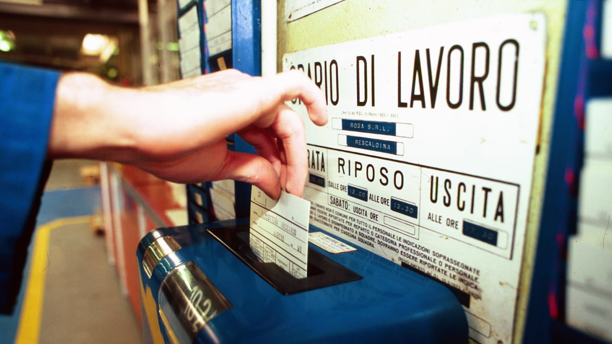 Controlli su iride o impronte digitali, ecco le misure anti assenteismo del ministro Bongiorno
