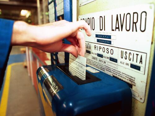 Controlli su iride o impronte digitali, ecco le misure anti assenteismo del ministro Bongiorno