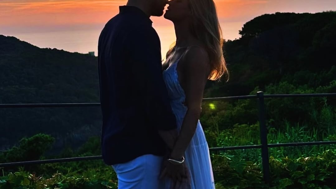Michelle Hunziker e Giulio Berruti ufficializzano la relazione. La prima foto insieme sui social