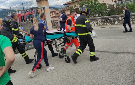 Auto travolge il recinto di un asilo: un bambino morto e altri feriti 7