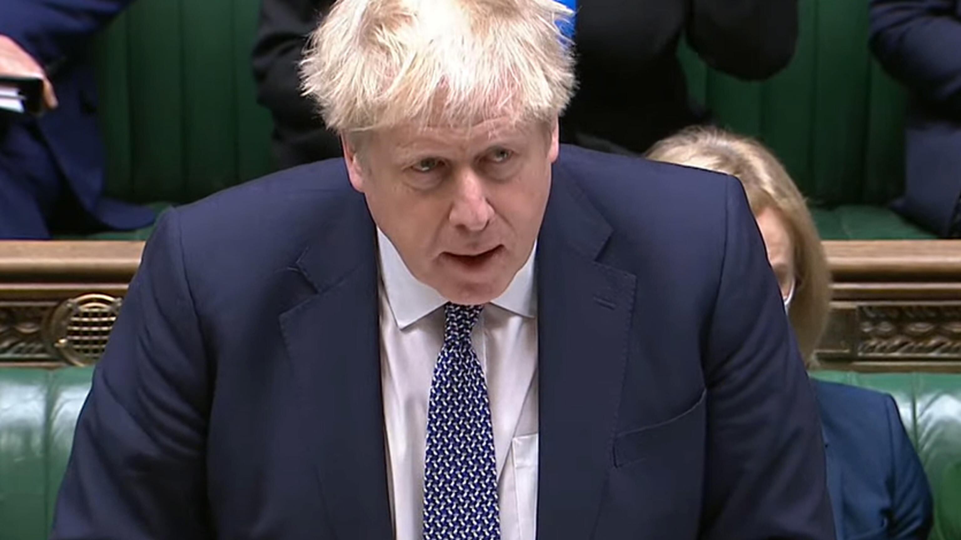 Johnson archivia il Covid. "Fine delle restrizioni"