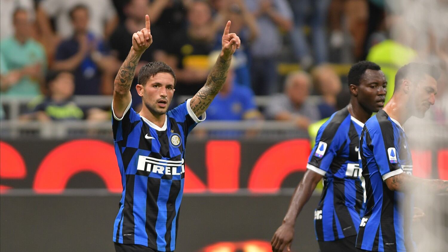 L'Inter di Sensi va con il rosso. Conte mette già dietro la Juve