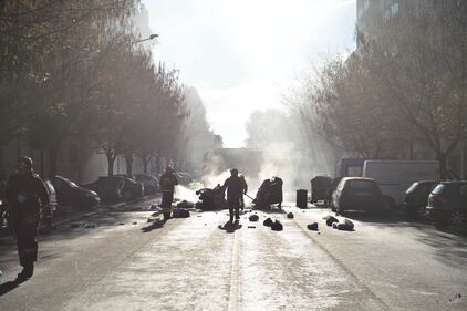 Sgombero dei centri sociali, scoppia la guerriglia a Milano 18