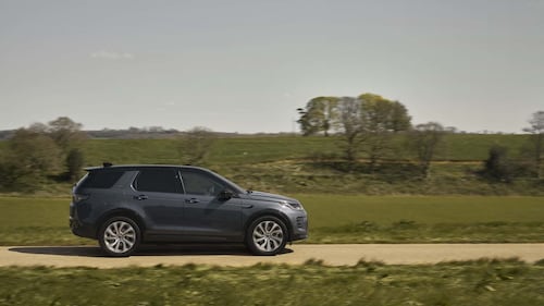 Land Rover Discovery Sport 2023, guarda tutte le foto 2
