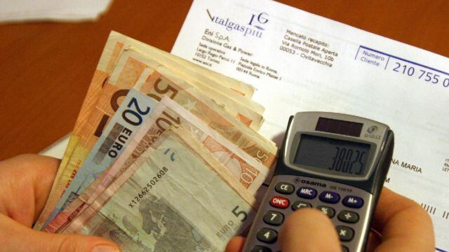 Acqua, trasporti, rifiuti: maxi rincari sulle tariffe