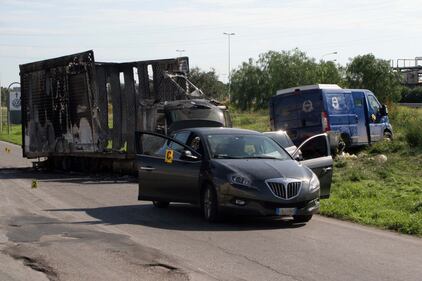 Mitragliette e molotov, l'assalto al portavalori 11