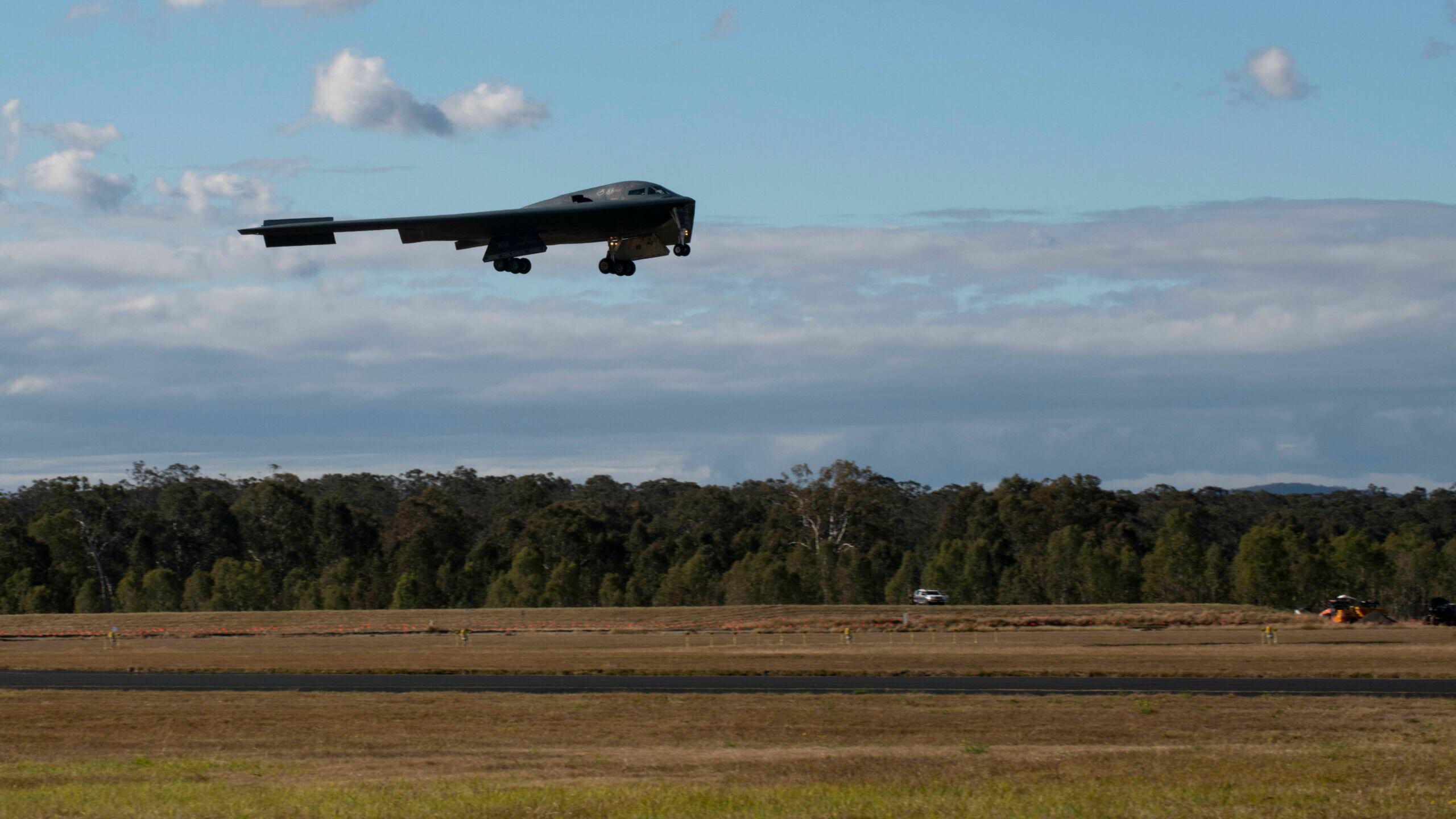 I bombardieri stealth B-2 Usa martellano i miliziani sciiti: il messaggio di Washington all'Iran