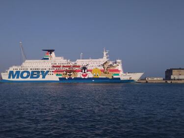 La nave Moby Zaza a Porto Empedocle 8