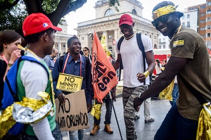 A Milano la marcia per i diritti dei migranti 7