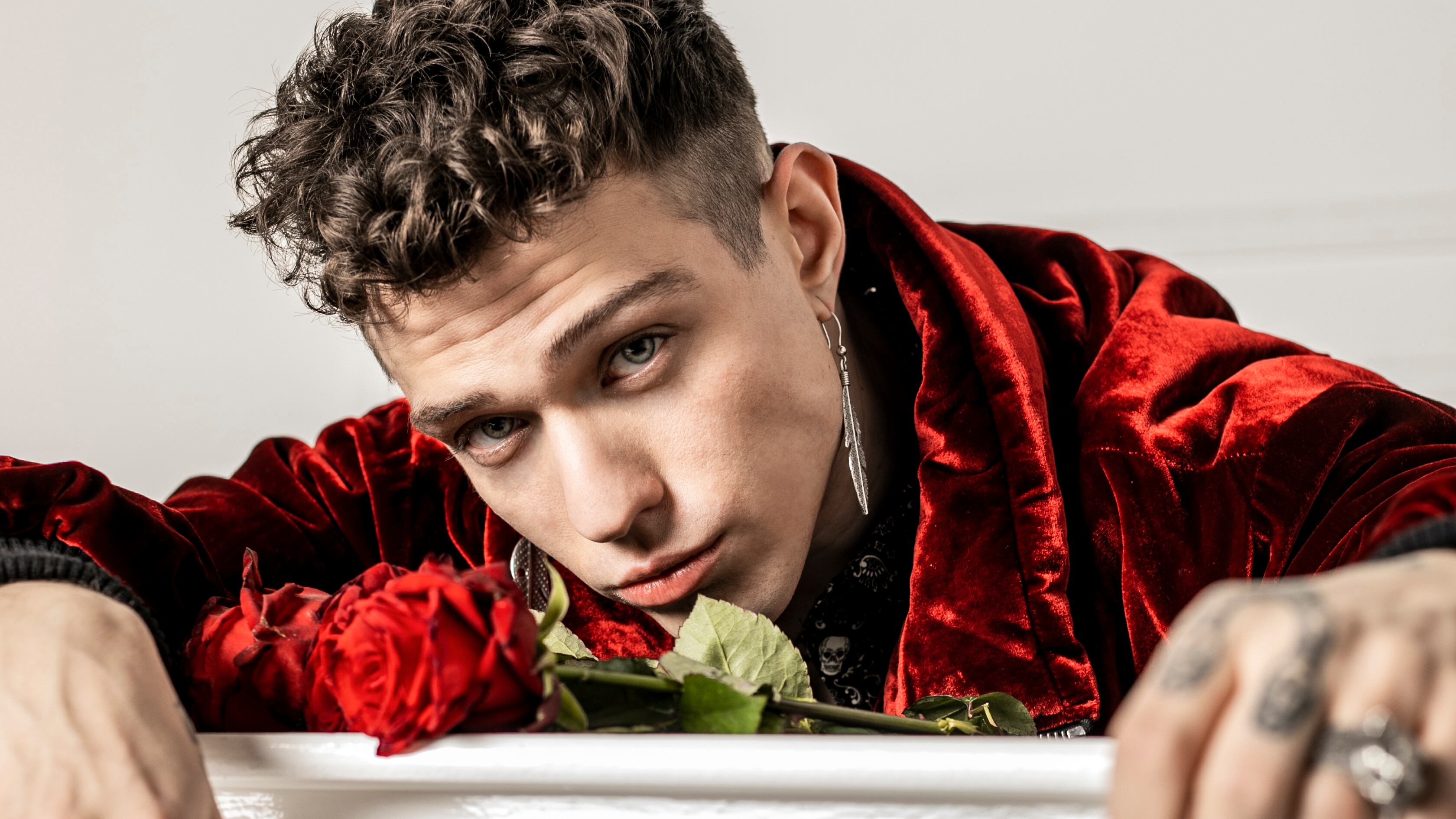 Irama carico per il 2019: Sanremo, album e sold out a Milano