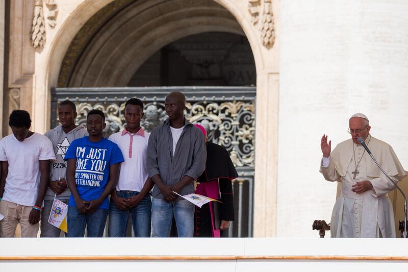 Papa Francesco con gli immigrati in San Pietro 4