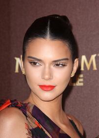 Cannes, al party arriva Kendal Jenner: il vestito è mozzafiato 18
