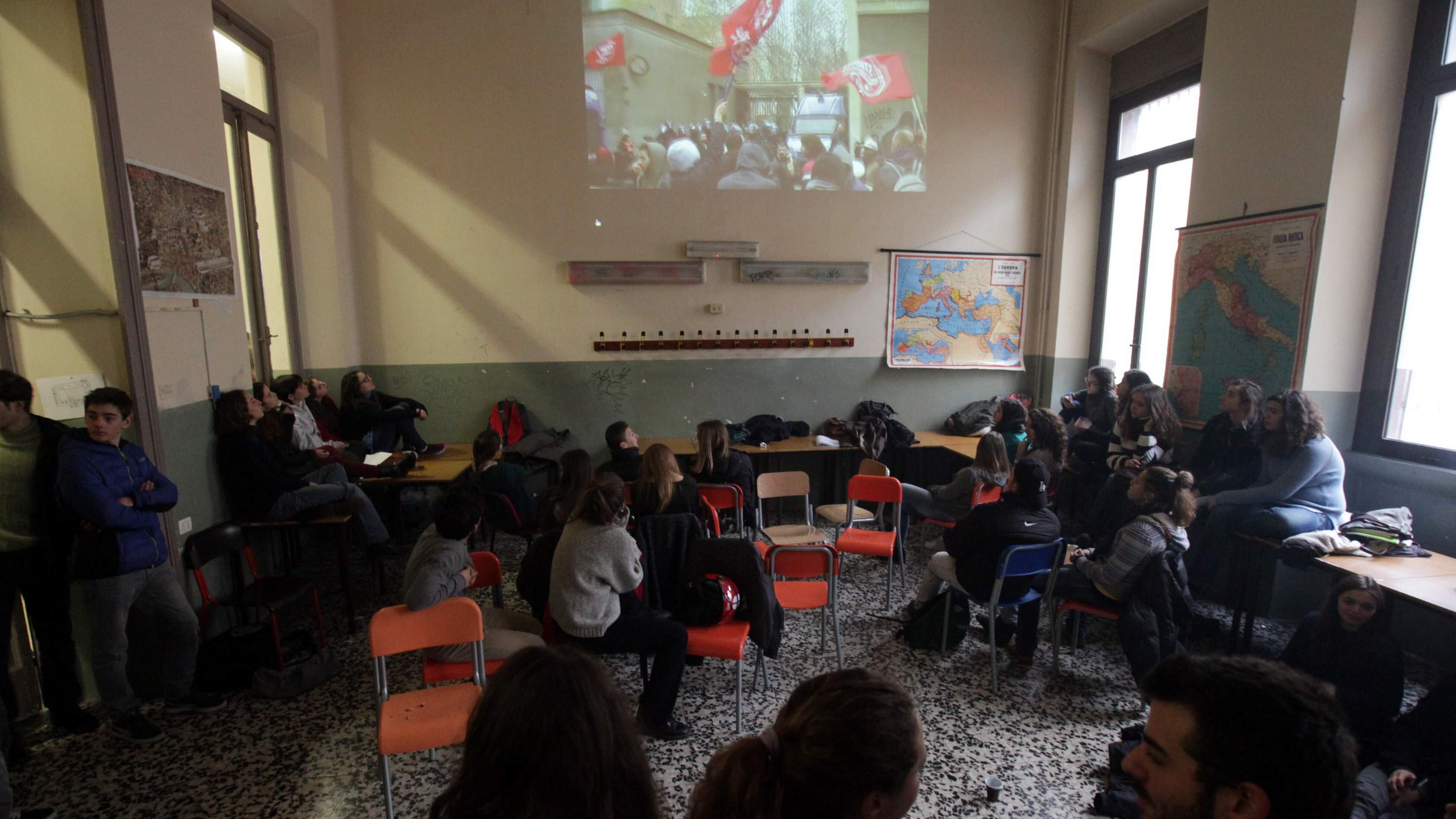 Studenti a lezione dagli autonomi