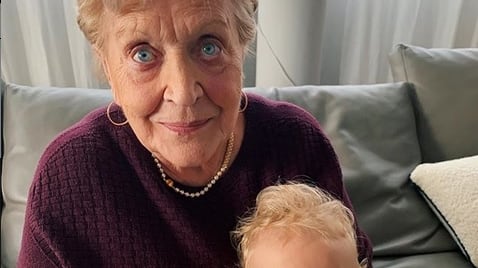 Ferragnez, Leone assomiglia alla bisnonna: la foto che fa impazzire il web