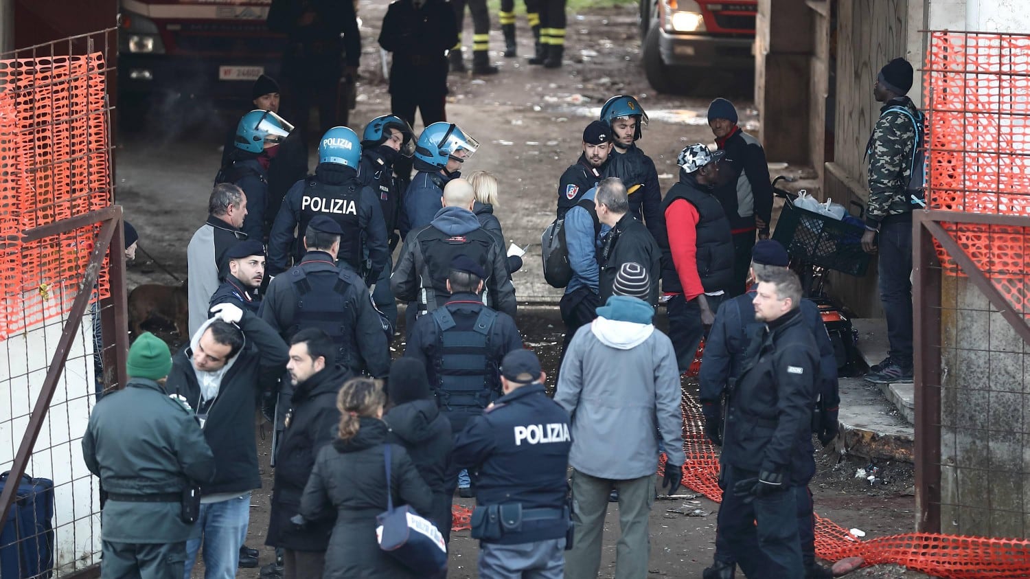 Roma, Salvini rilancia la linea dura contro le occupazioni e mette nel mirino i centri sociali