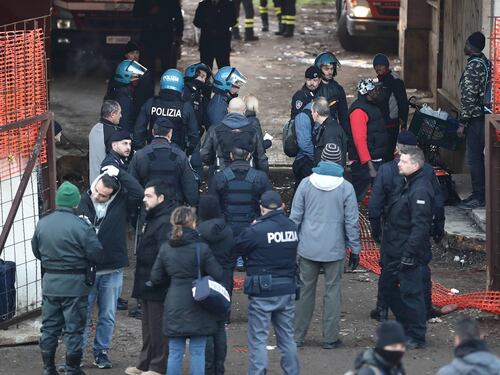 Sgomberata la ex Penicillina, ma i migranti hanno già occupato altre fabbriche
