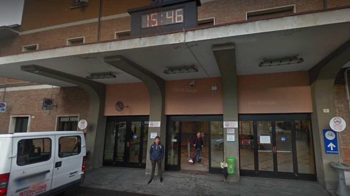 Coronavirus, tensioni in stazione: 55enne manda agente in ospedale