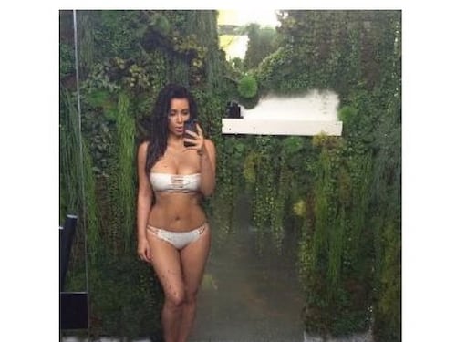 Kim Kardashian in bikini per l'Earth Day