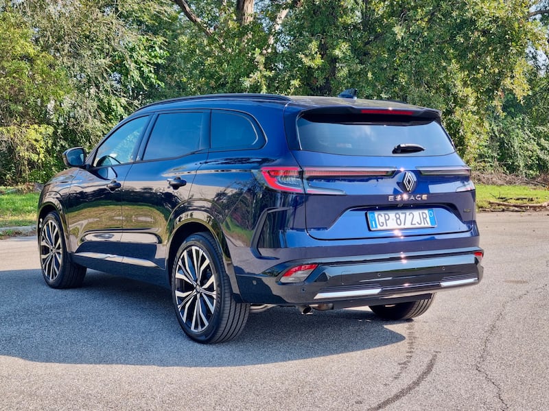 Renault Espace E-Tech: guarda la gallery del nuovo SUV sette posti 11