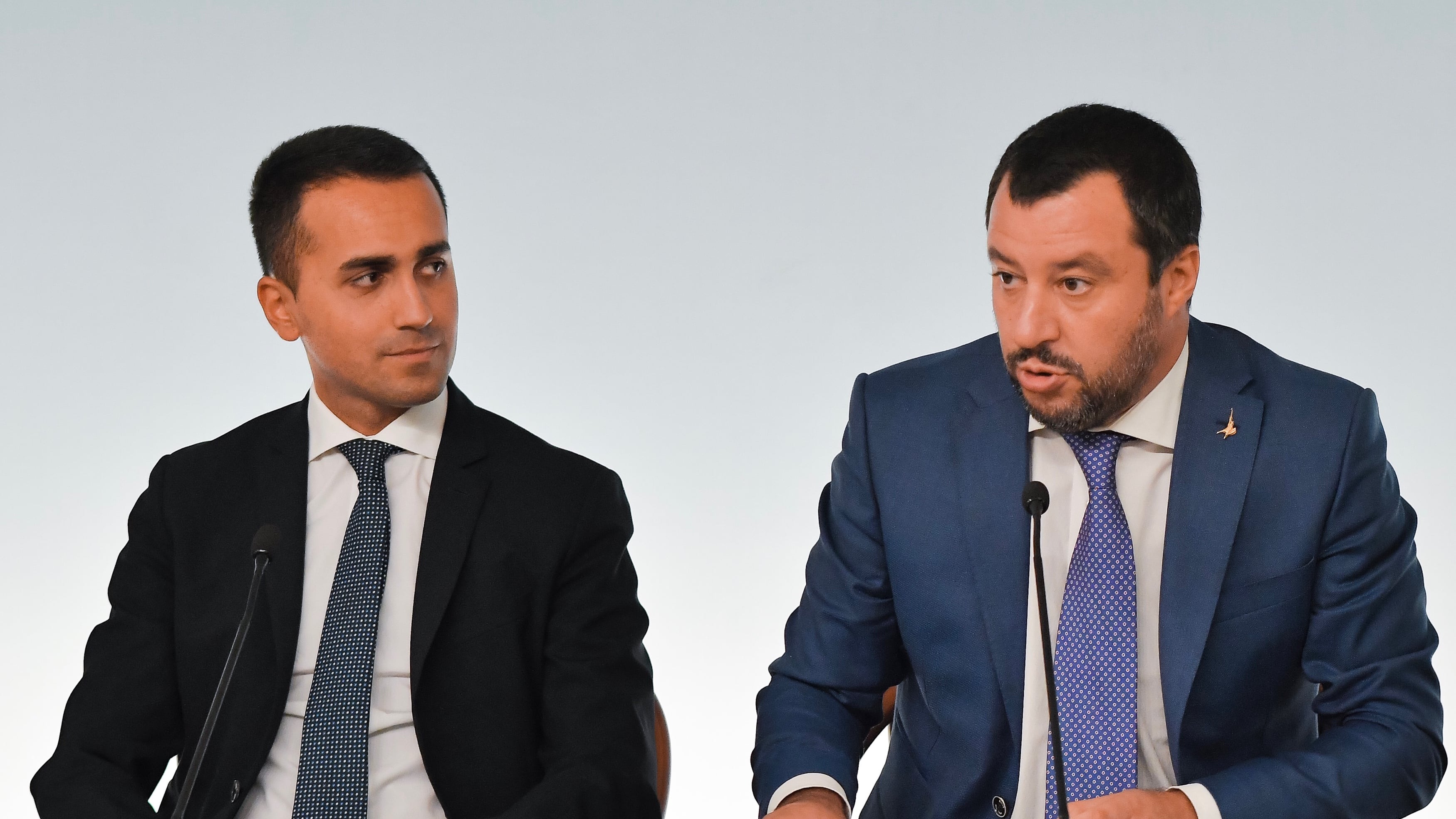 Inchiesta sulla Sea Watch Salvini e Di Maio litigano per chi è più indagato