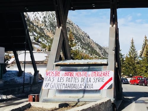 "Chi lancia bombe si prende i profughi", Fratelli d'Italia contro Macron