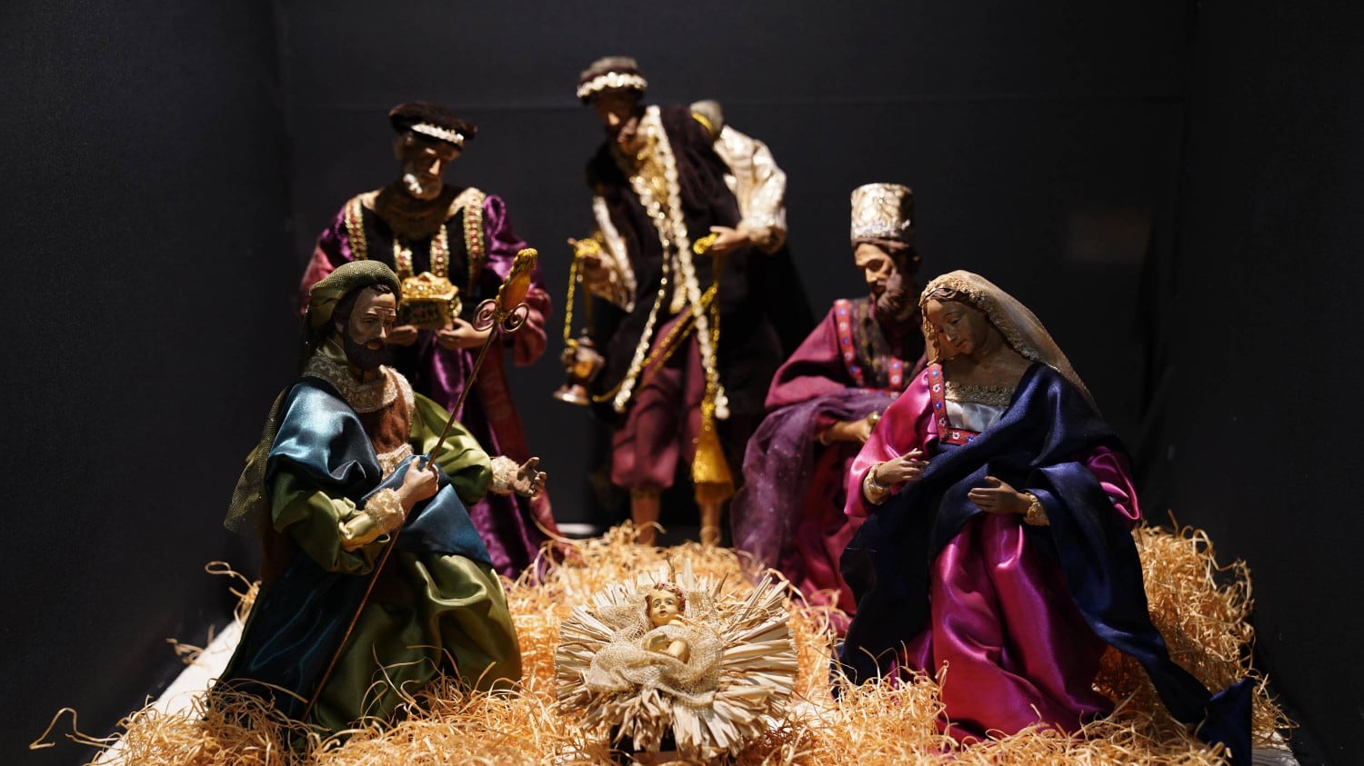 "Celebrate il Natale a scuola". È già scontro sul presepe