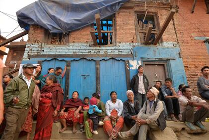 Polvere rossa, canti e balli: il Nepal celebra la primavera 9