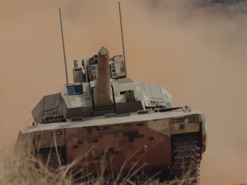 La Cina svela un nuovo tank: cosa può fare il Type 100