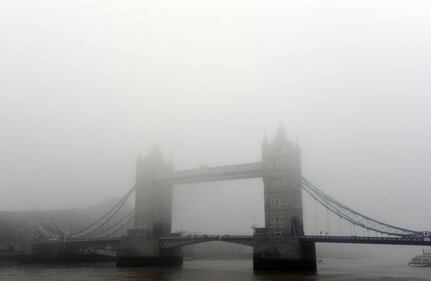 Londra avvolta dalla nebbia 2