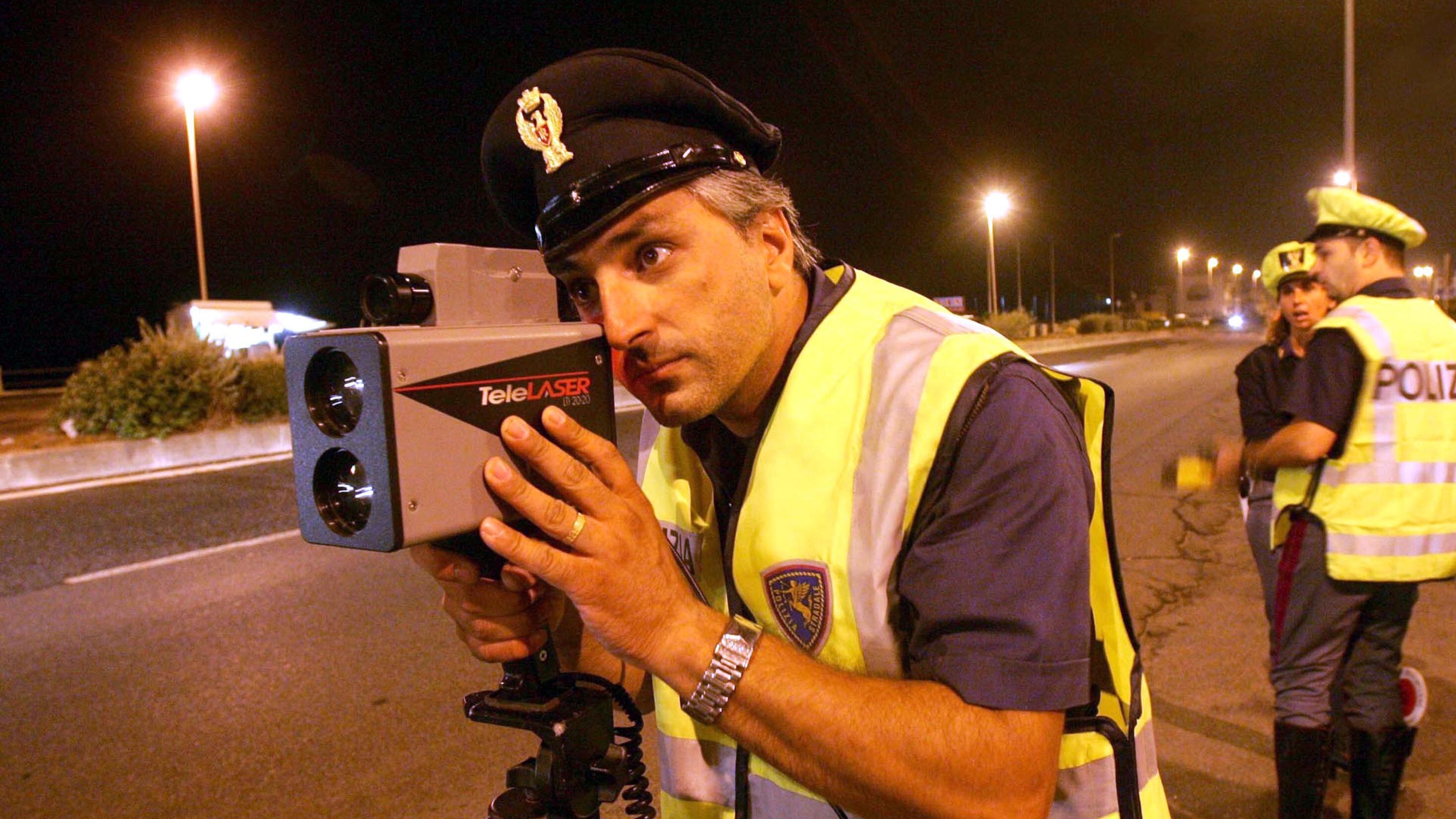 Tutti i trucchi anti autovelox dei furbetti