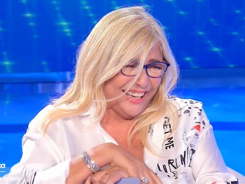 "A c... tu non sei messa bene". Il post choc gela Mara Venier