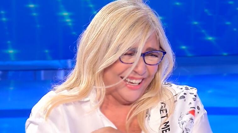 "A c... tu non sei messa bene". Il post choc gela Mara Venier