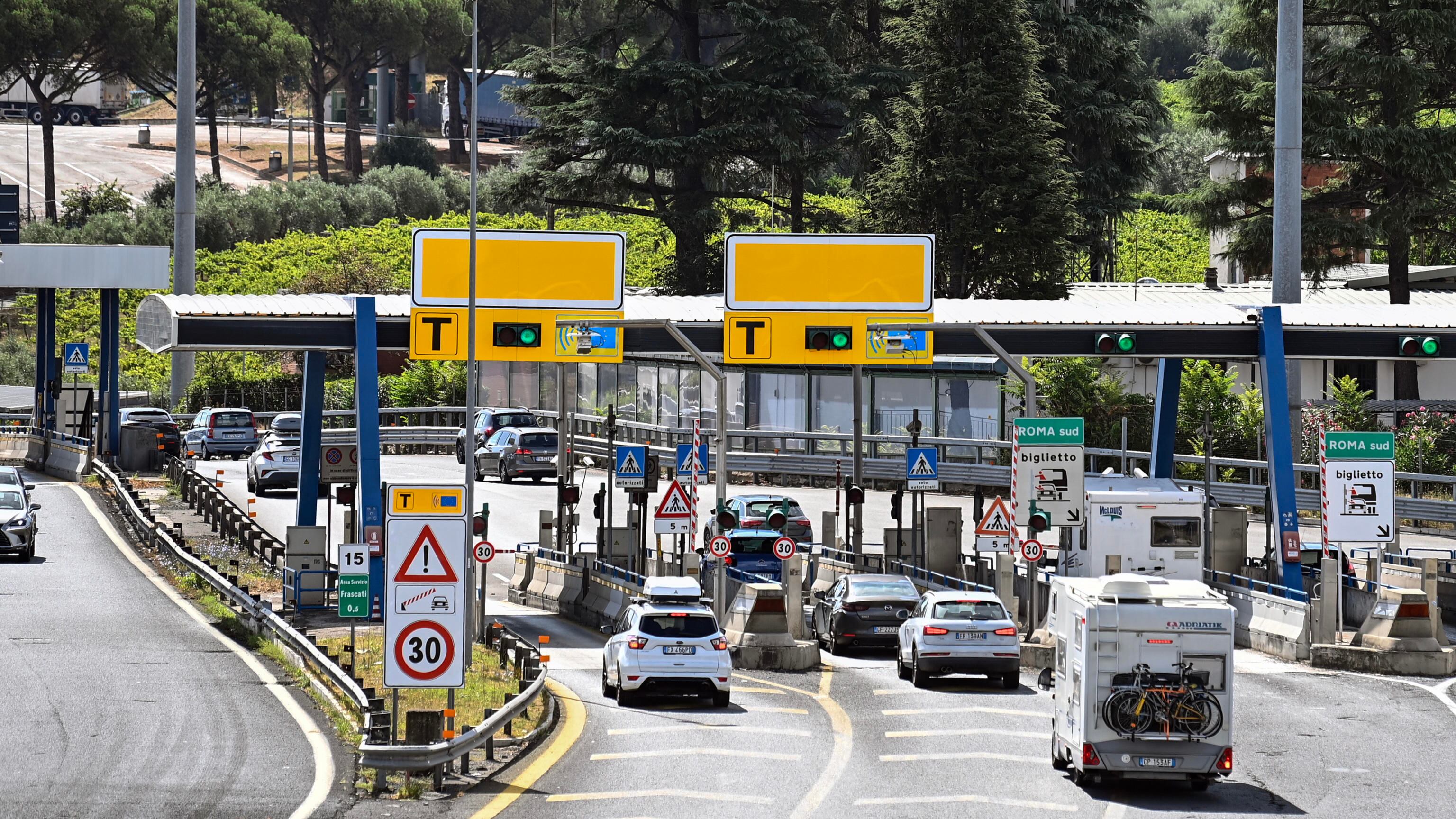 Il sabato nero dei vacanzieri: incidenti e lunghe code