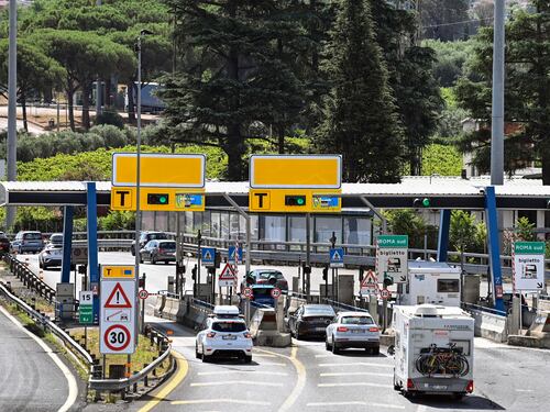 Il sabato nero dei vacanzieri: incidenti e lunghe code