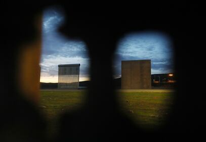 I prototipi del muro anti migranti con il Messico 5