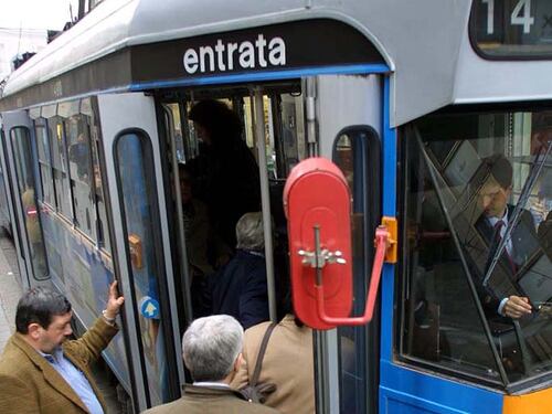 Niente pubblicità atea sul bus. "Vietate politica e religione"