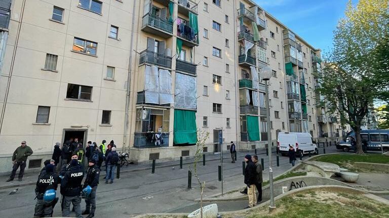 "Ci mandano via, devono bruciare". La minaccia dei rom dopo gli sgomberi di Torino
