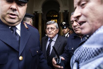 Andreotti, la folla sotto casa 6