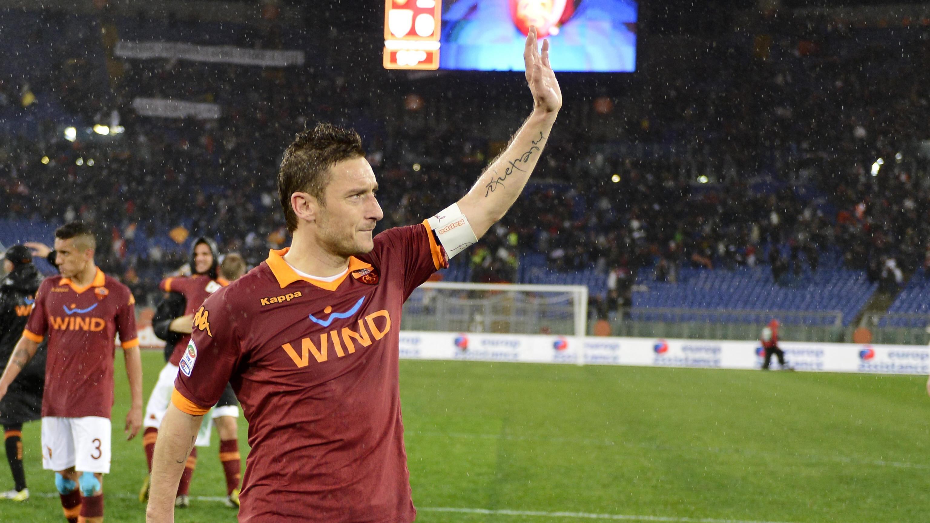 Totti accende la miccia: "Sempre aiutini"