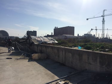 Napoli, nel parco della Marinella: tra rifiuti, tossicodipendenti e disperati 7
