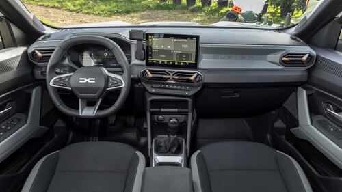 Nuova Dacia Duster 2024, guarda tutte le foto 17