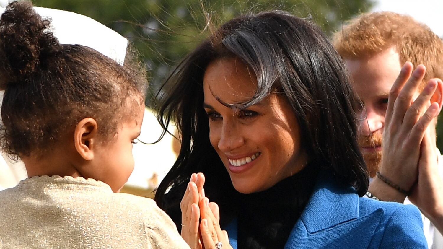 Meghan Markle in cucina per beneficenza