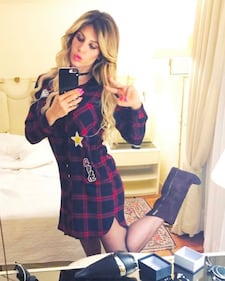 Paola Caruso, scollatura hot su Instagram 12