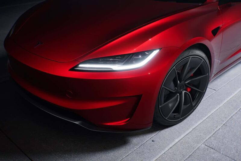 Nuova Tesla Model 3 Performance, la compatta elettrica con accelerazioni a brividi 1