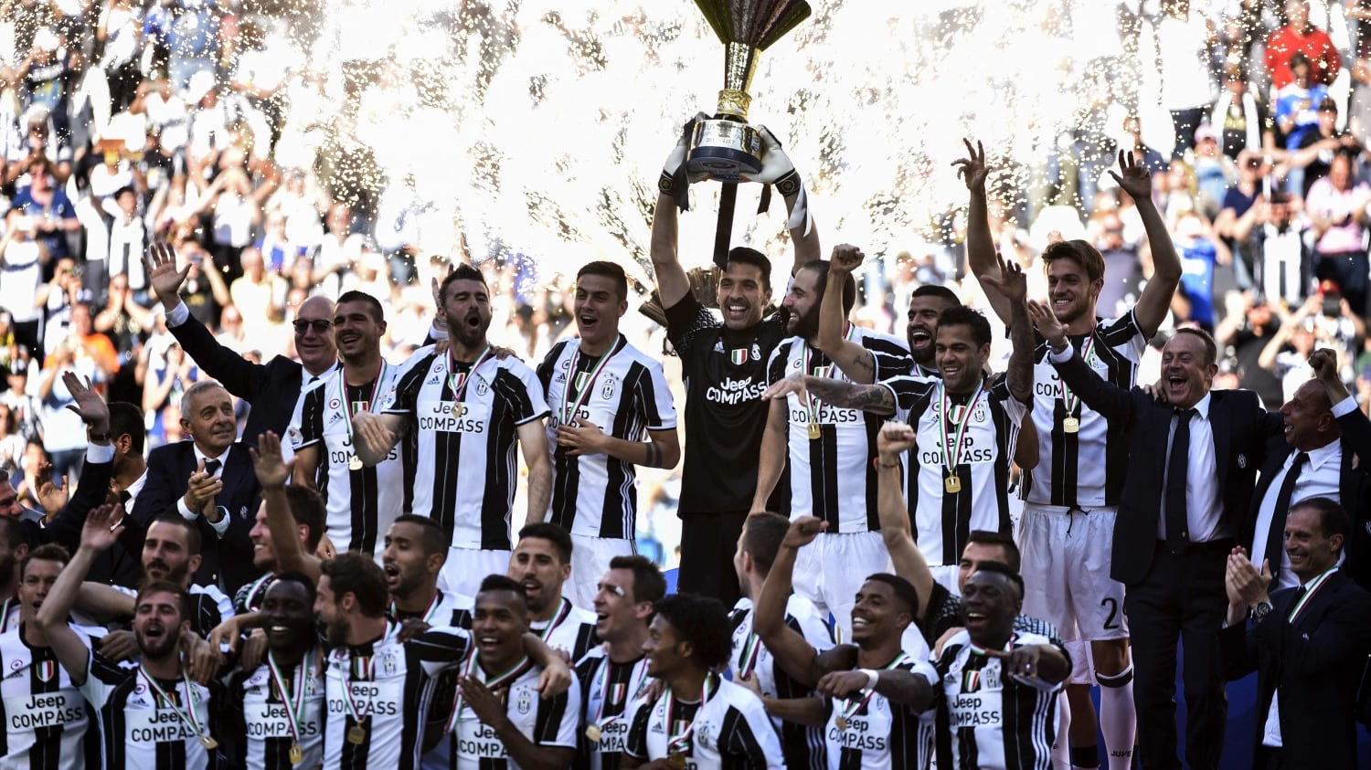 Bologna, "l'aereo della Juve deve cadere" Trasmissione radio sospesa