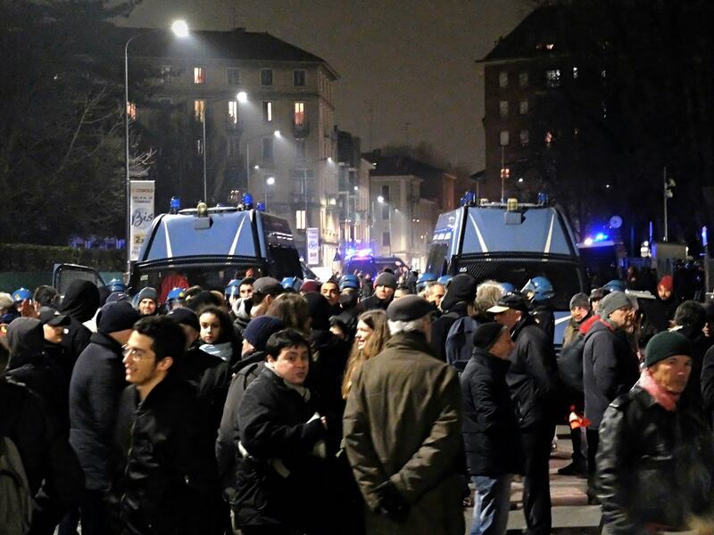 Milano, tensioni al convegno sulle foibe 11